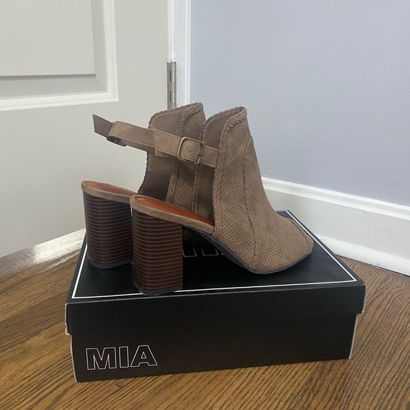 Francesca's Brown Heeled Sandals/Booties - Picture 2 of 2